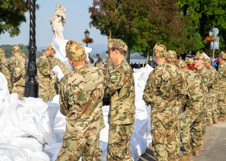 Galéria: így zsákoltak a katonák Vácon