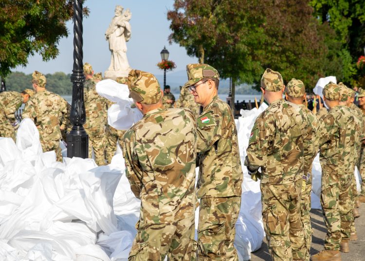 Galéria: így zsákoltak a katonák Vácon