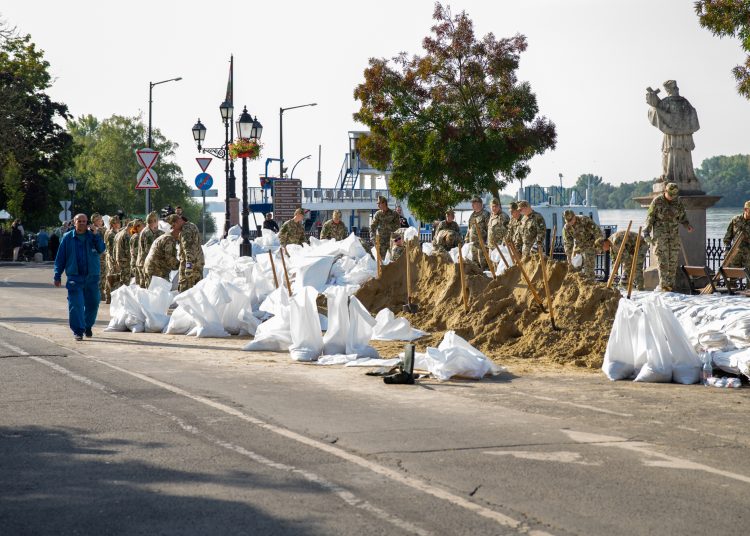 Galéria: így zsákoltak a katonák Vácon