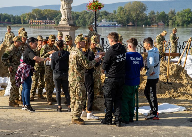 Galéria: így zsákoltak a katonák Vácon