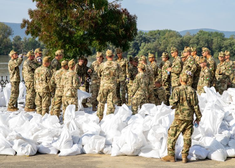 Galéria: így zsákoltak a katonák Vácon