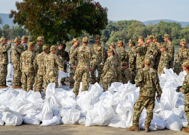 Galéria: így zsákoltak a katonák Vácon