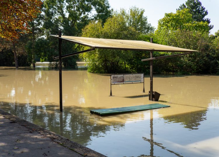 Fotógaléria: a Duna elérte a 7 métert, de a gát elkészült