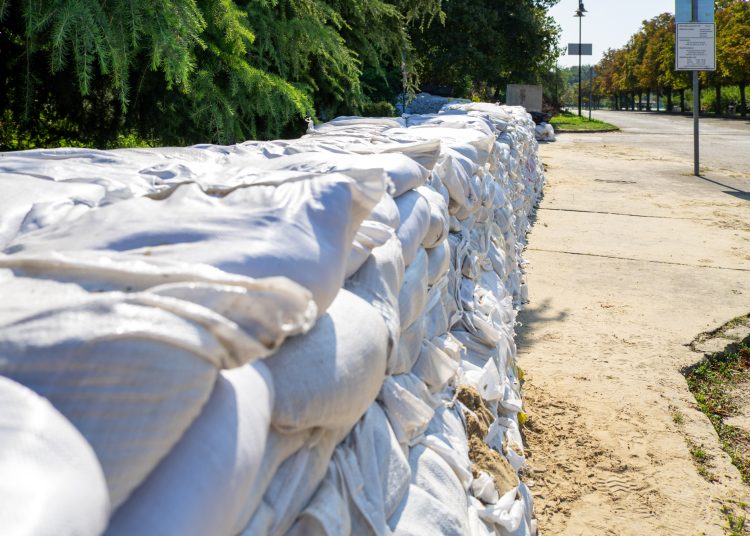 Fotógaléria: a Duna elérte a 7 métert, de a gát elkészült