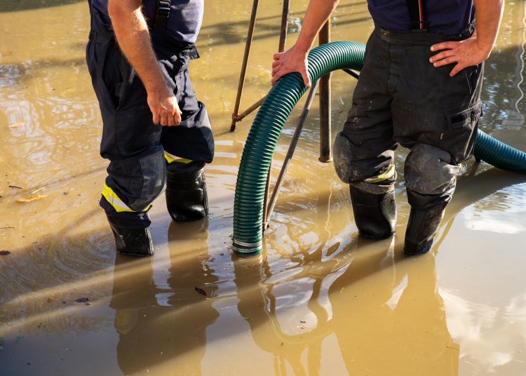 Galéria: látványos képeken az áradó Duna és a védekezés