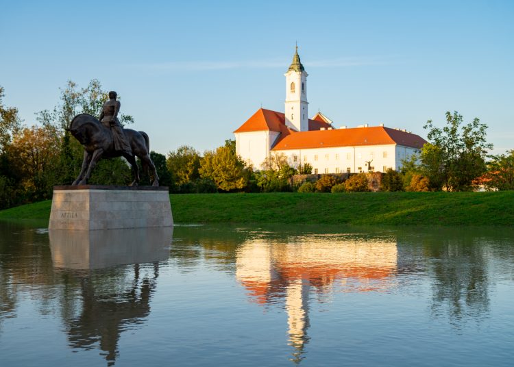 Galéria: látványos képeken az áradó Duna és a védekezés