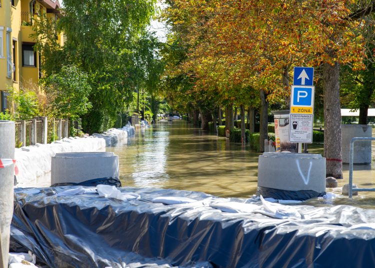 Galéria: látványos képeken az áradó Duna és a védekezés