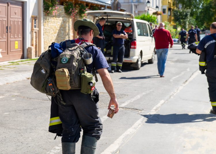 Galéria: látványos képeken az áradó Duna és a védekezés