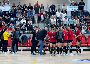 Vezéráldozat után is győztek a kézis lányok a Vasas ellen