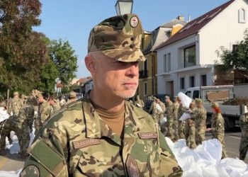 A honvédelmi miniszter szerint jól halad a védekezés Vácon