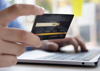 Idén már 200 vácit próbáltak átverni az online csalók