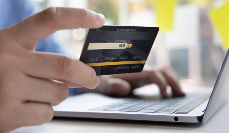 Idén már 200 vácit próbáltak átverni az online csalók