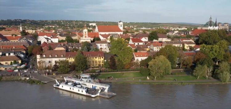 Drónvideó az emelkedő Dunáról és a megfeszített védekezésről