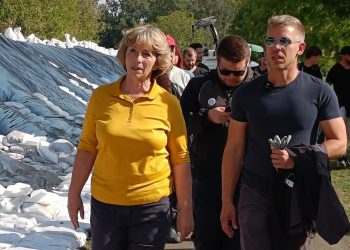 Magyar Péter Vácon bírálta, hogy az állam helyett a civileknek kell megvédeniük Magyarországot