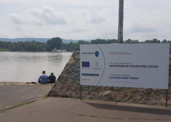 Bajának mobilgátat ígért Orbán, Vácnak még azt sem