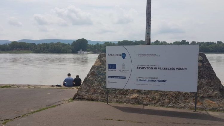 Bajának mobilgátat ígért Orbán, Vácnak még azt sem