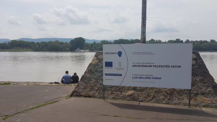Most nagyon kellene, de a kormány visszavonta a támogatást, és törölte a váci mobilgát tervét