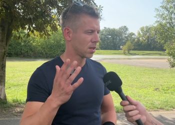 Magyar Péter Vácon bírálta, hogy az állam helyett a civileknek kell megvédeniük Magyarországot