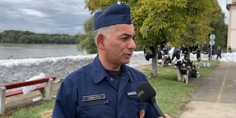 Tűzoltó-szóvivő: a váci védvonalak megküzdenek a vízszinttel