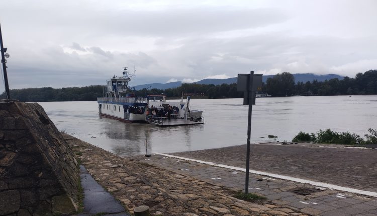 Kiderült, meddig jár a váci komp a héten