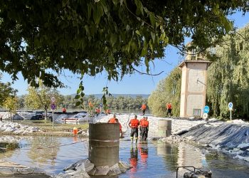 Negyven centit apadt a Duna, buzgárok veszélyeztetnek