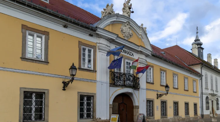 36 napirendi pontot tárgyalnak az önkormányzati ciklus utolsó testületi ülésén