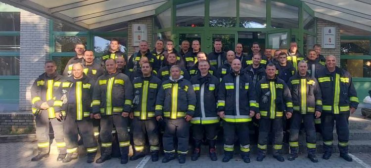 Eltűnt nőt találtak a tűzoltók a homokzsákok között Vácon