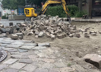 Szombaton 17 óráig dolgozhatnak a Széchenyi utca felújításán – videóval