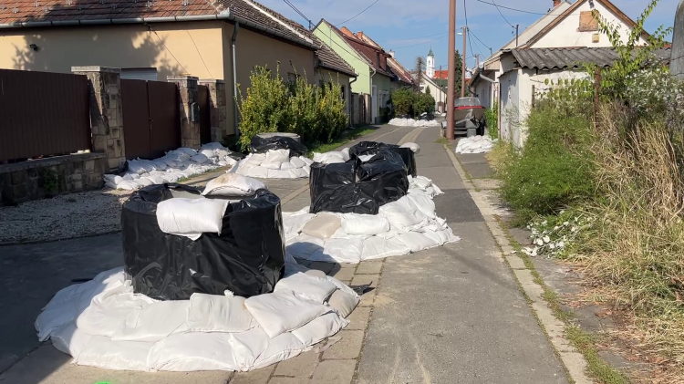 Így szállítják el a szemetet a Burgundia városrészből