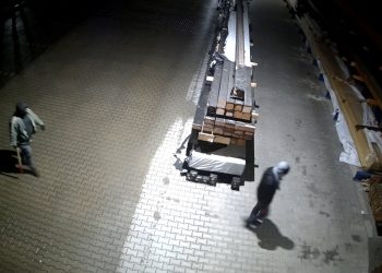 Dunakeszin loptak fát és széfet; a rendőrség keresi őket