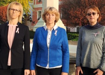 Váci nők – Közösen hívják fel a figyelmet a mellrák elleni küzdelemre!