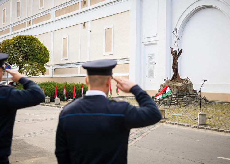 Ünnepi megemlékezés és koszorúzás október 23-án – galéria