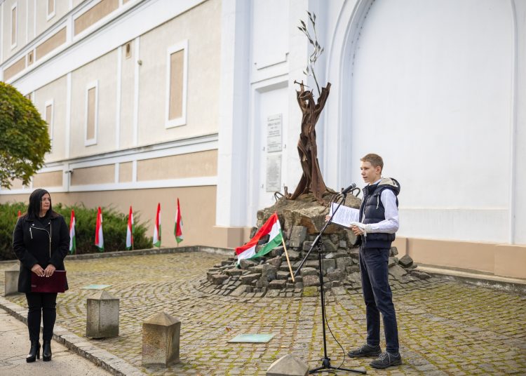 Ünnepi megemlékezés és koszorúzás október 23-án – galéria