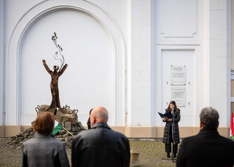 Ünnepi megemlékezés és koszorúzás október 23-án – galéria