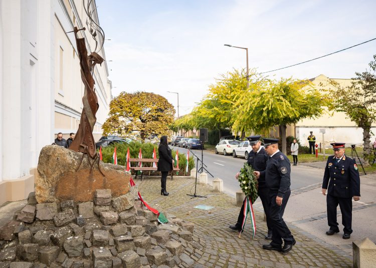 Ünnepi megemlékezés és koszorúzás október 23-án – galéria