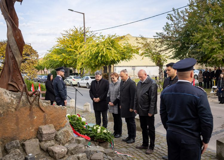 Ünnepi megemlékezés és koszorúzás október 23-án – galéria