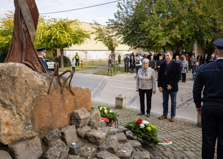 Ünnepi megemlékezés és koszorúzás október 23-án – galéria