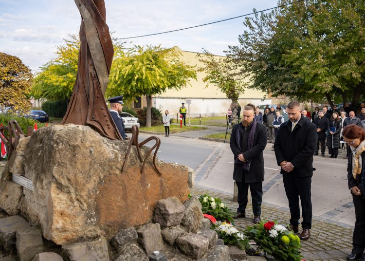 Ünnepi megemlékezés és koszorúzás október 23-án – galéria