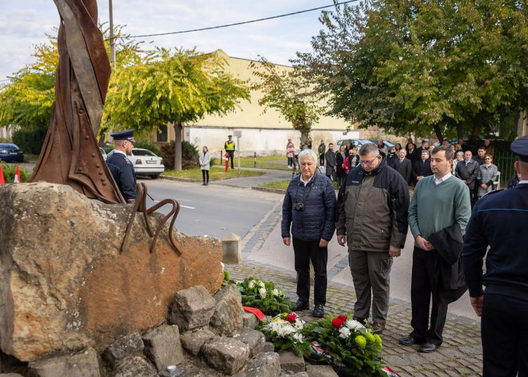 Ünnepi megemlékezés és koszorúzás október 23-án – galéria