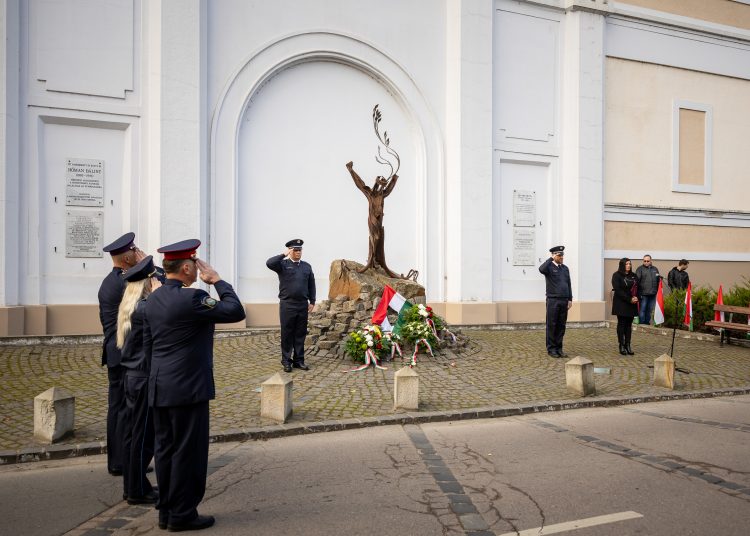 Ünnepi megemlékezés és koszorúzás október 23-án – galéria