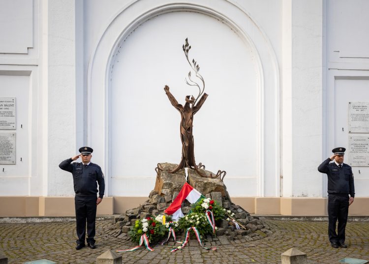 Ünnepi megemlékezés és koszorúzás október 23-án – galéria