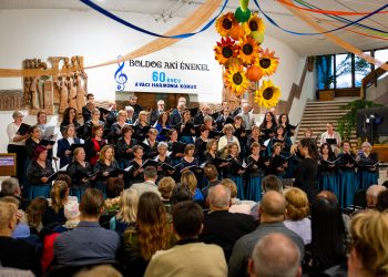 Koncerttel ünnepelt a 60 éves Váci Harmónia Kórus