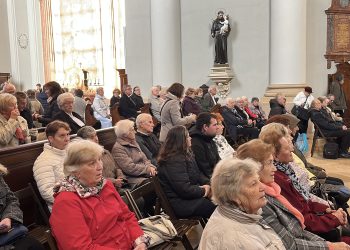 Erdő Péter bíboros is jelen volt a váci segédpüspök aranymiséjén – videóval