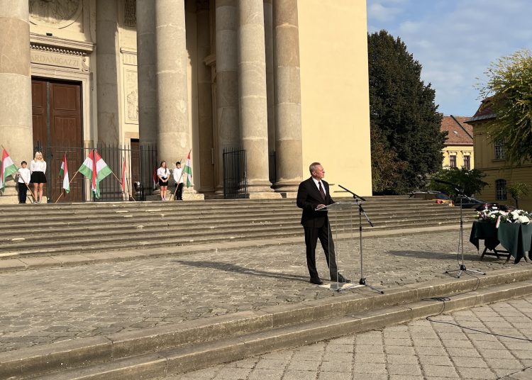 A váci Fidesz-KDNP megemlékezése október 23-án – galéria