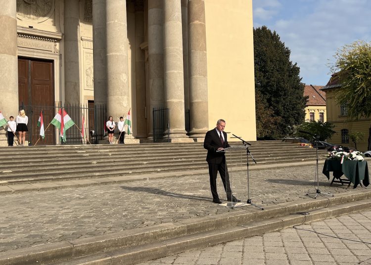 A váci Fidesz-KDNP megemlékezése október 23-án – galéria