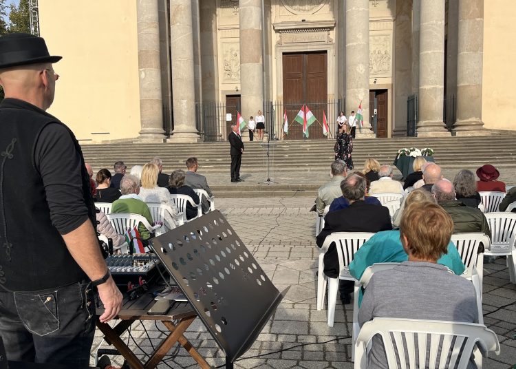 A váci Fidesz-KDNP megemlékezése október 23-án – galéria