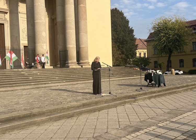 A váci Fidesz-KDNP megemlékezése október 23-án – galéria