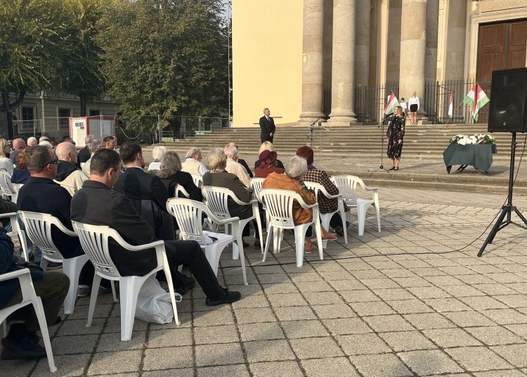 A váci Fidesz-KDNP megemlékezése október 23-án – galéria