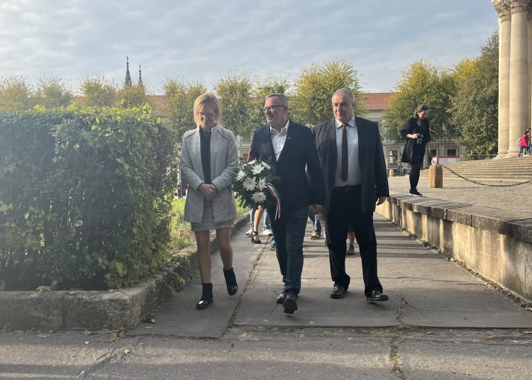 A váci Fidesz-KDNP megemlékezése október 23-án – galéria