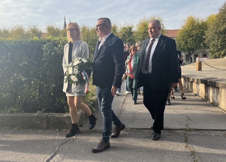 A váci Fidesz-KDNP megemlékezése október 23-án – galéria